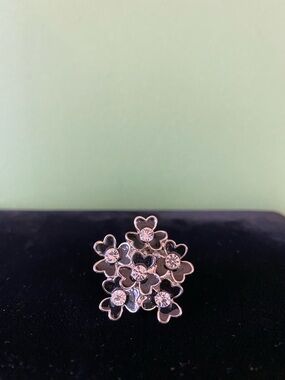 Guess Floral Heart Cluster ring with Clear Crystals